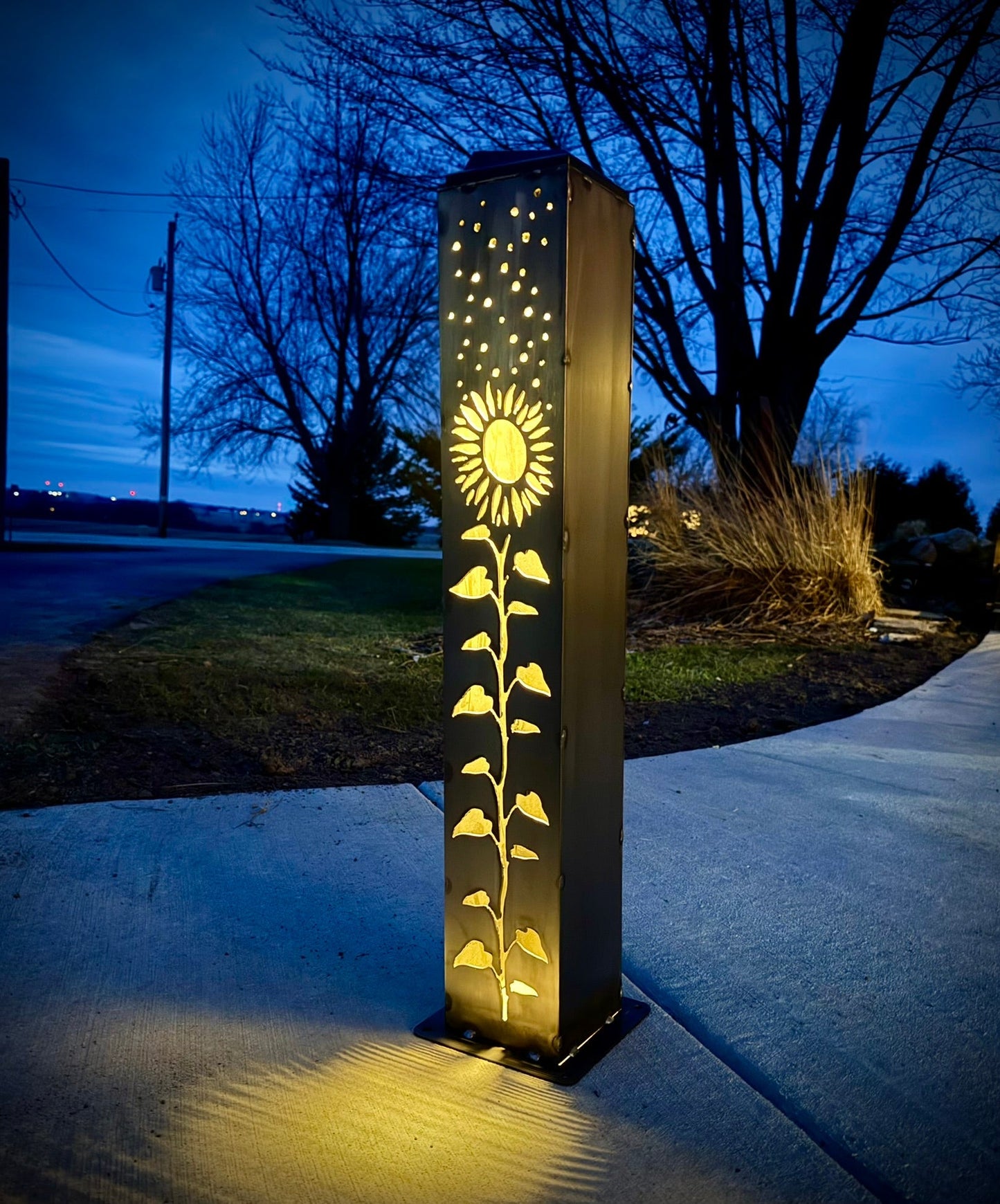 XL Square Sunflower Solar Pillar | Multiple Sizes